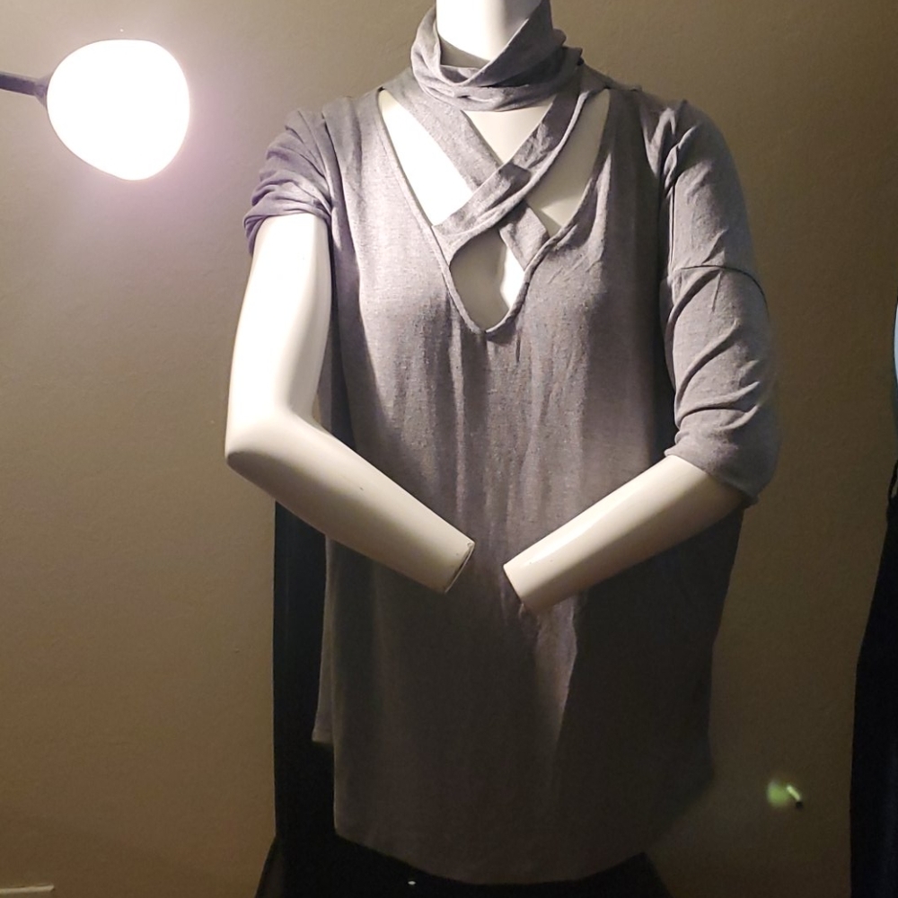 Peek a boo turtle neck